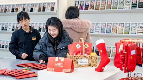 新春走基层 一双棉袜的创新之路
