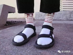 英文阅读 袜子搭凉鞋 失礼 如何成为主流