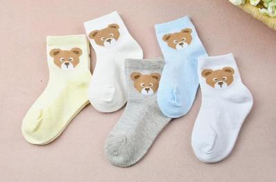 儿科医生提醒你,不要给孩子穿这类袜子,影响发育更易导致生病