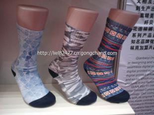 佛山纤贝依舒适时尚印花男运动袜 品质与风格的完美融合